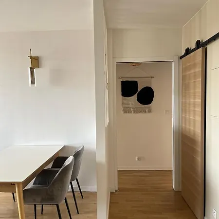 Superbe Avec Balcon - 3 Ch / 8 P Paris